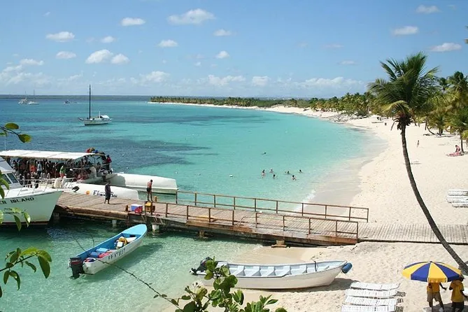 Muelle y playa de Isla Catalina