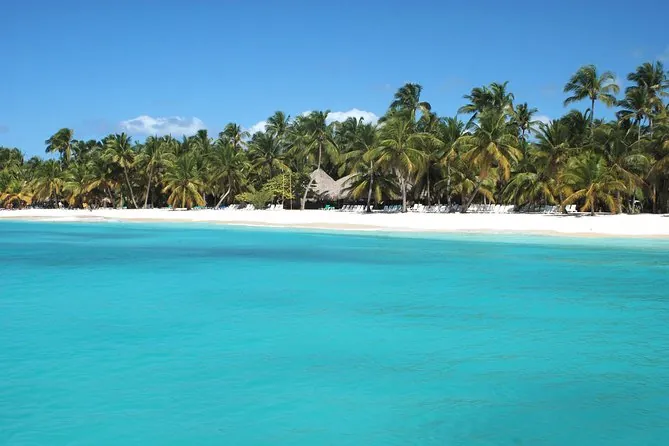Playa de arena blanca en Isla Saona