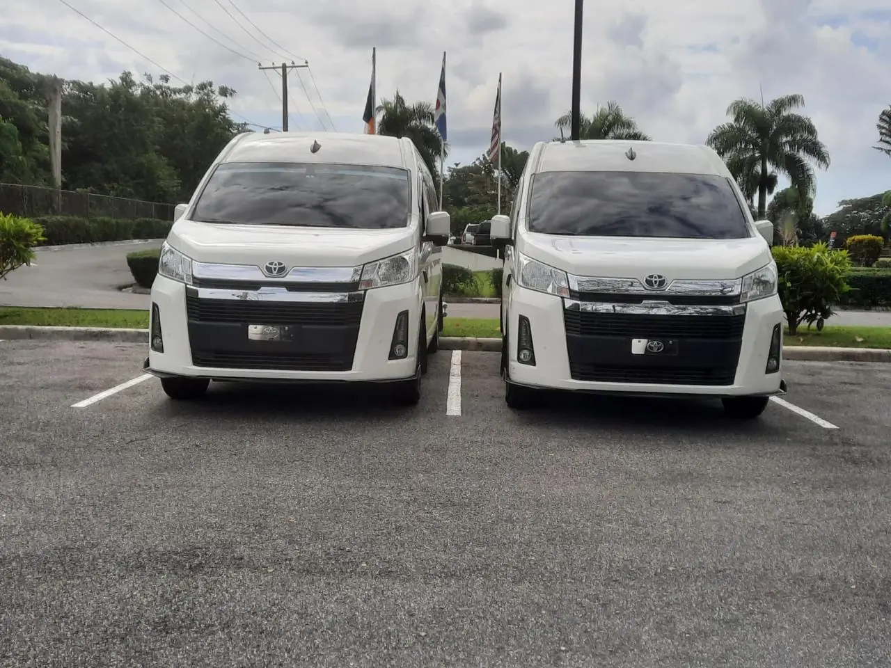 Vans de traslado en el aeropuerto de Punta Cana